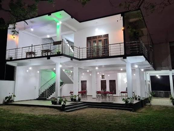 אודוואלאווה Jungle Lodge מראה חיצוני תמונה